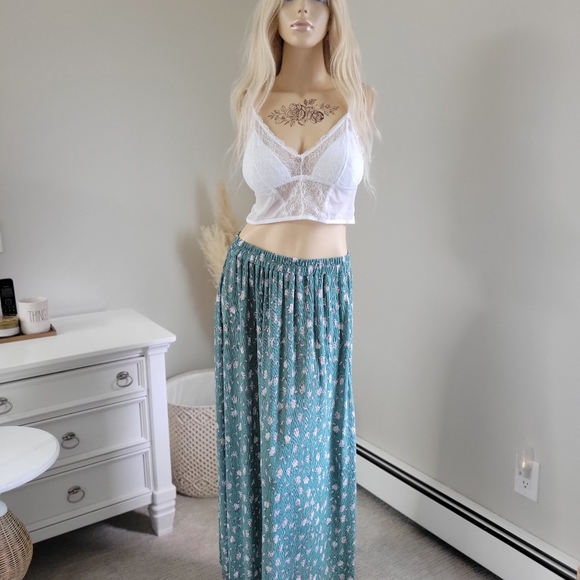 NWOT Long floral dainty feminine ardene maxi skirt. Coastal grandma - Picture 7 of 7